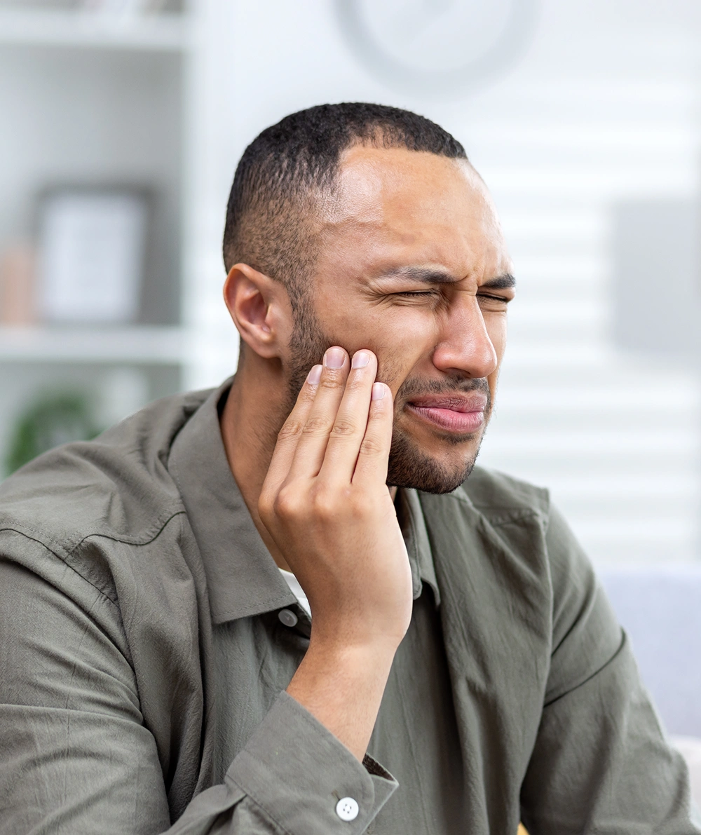 a man suffer with tooth pain